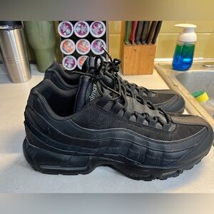 Mens Nike air max 95 triple blacks 11.5 d like new condition